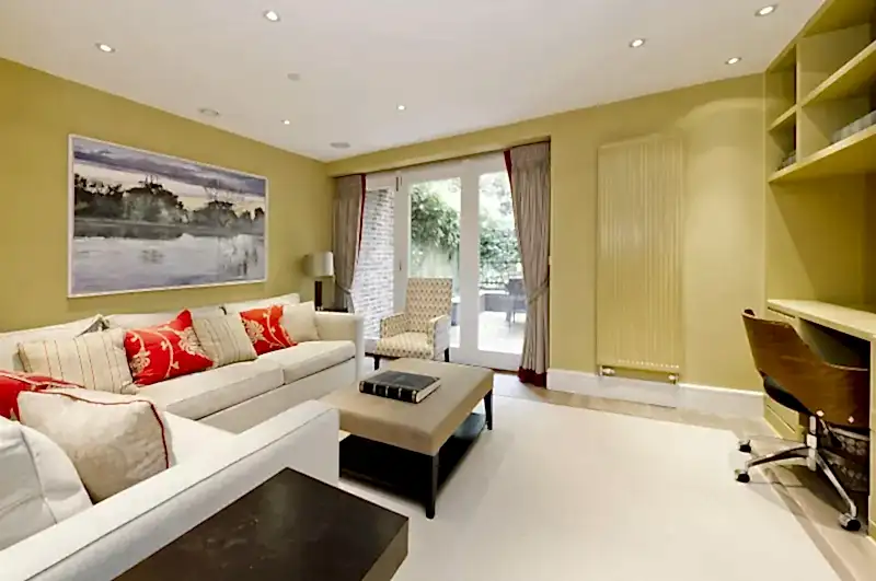 Painted snug, Holland Park